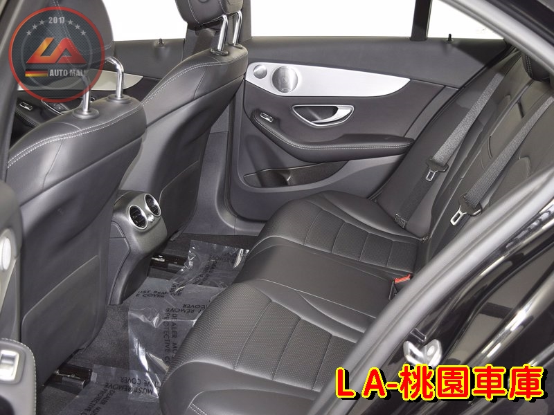 【台灣外匯車商推薦】​(最新賓士外匯車資訊懶人包) 代購外匯M-Benz W205 C300 價格、配備、馬力、規格、油耗介紹，賓士C300 外匯車代購流程分享。LA-桃園車庫代購外匯2018 M-Benz C300 回台價格會划算嗎?