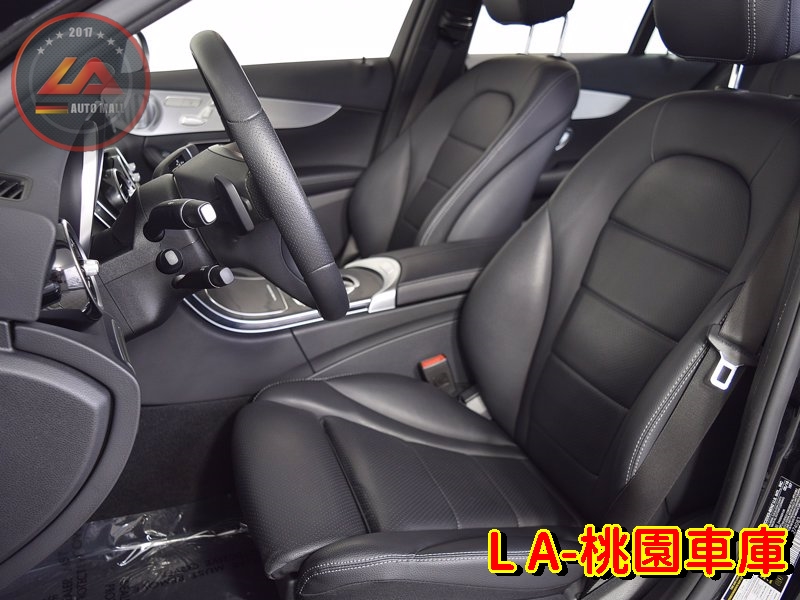 【台灣外匯車商推薦】​(最新賓士外匯車資訊懶人包) 代購外匯M-Benz W205 C300 價格、配備、馬力、規格、油耗介紹，賓士C300 外匯車代購流程分享。LA-桃園車庫代購外匯2018 M-Benz C300 回台價格會划算嗎?