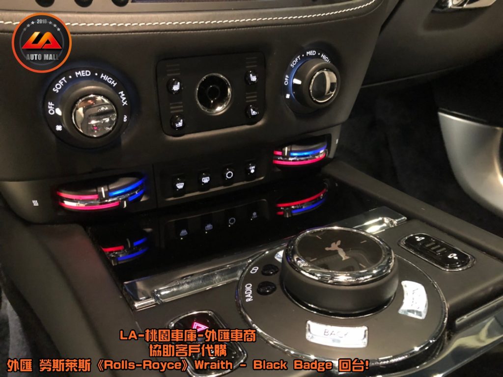 【台灣外匯車商推薦】【Black Badge (黑化版本) 特色】勞斯萊斯 -前排加熱、通風椅。暗黑女神降靈! 外匯 勞斯萊斯 Wraith Black Badge 獨家代購回台。 代購勞斯萊斯 Rolls-Royce Wraith Black Badge外匯價格、配備、馬力、規格、油耗介紹，LA-桃園車庫代購外匯 勞斯萊斯 Wraith Black Badge 回台價格會划算嗎? ，勞斯萊斯Wraith Black Badge外匯車代購流程開箱分享。桃園、台北、新竹、北部地區有推薦的外匯車商嗎? LA桃園車庫是台灣Mobile01、PTT網友推薦的外匯車商之一!為什麼大家都要推薦LA-桃園車庫外匯車商代購外匯車呢?LA-桃園車庫評價又是如何？LA-桃園車庫是黑心車商嗎？