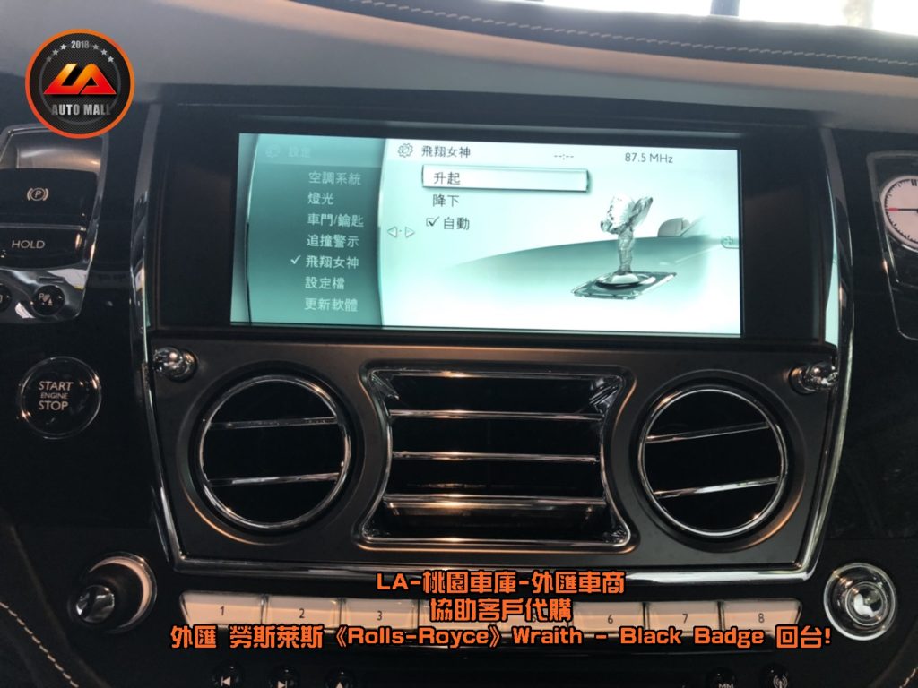 【台灣外匯車商推薦】【Black Badge (黑化版本) 特色】勞斯萊斯 Rolls-Royce 歡慶女神(Spirit of Ecstasy)  - 有暗夜 、鍍鉻、碳纖維、水晶版本。暗黑女神降靈! 外匯 勞斯萊斯 Wraith Black Badge 獨家代購回台。 代購勞斯萊斯 Rolls-Royce Wraith Black Badge外匯價格、配備、馬力、規格、油耗介紹，LA-桃園車庫代購外匯 勞斯萊斯 Wraith Black Badge 回台價格會划算嗎? ，勞斯萊斯Wraith Black Badge外匯車代購流程開箱分享。桃園、台北、新竹、北部地區有推薦的外匯車商嗎? LA桃園車庫是台灣Mobile01、PTT網友推薦的外匯車商之一!為什麼大家都要推薦LA-桃園車庫外匯車商代購外匯車呢?LA-桃園車庫評價又是如何？LA-桃園車庫是黑心車商嗎？