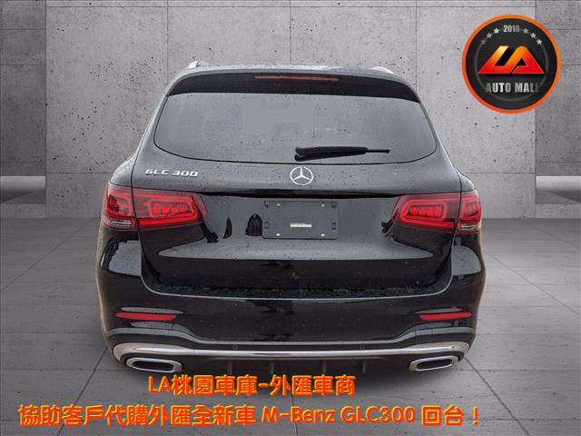 【台灣外匯車商推薦】(最新賓士匯車資訊懶人包)代購外匯M-Benz GLC300 價格、配備、馬力、規格、油耗介紹，M-Benz E300 外匯車代購流程分享。LA-桃園車庫代購外匯M-Benz GLC300 回台價格會划算嗎? LA-桃園車庫 如何代購M-Benz GLC300 外匯車? M-Benz GLC300 外匯車與台灣總代理價格差多少呢? M-Benz GLC300外匯車規格、馬力、油耗、配備介紹~ LA-桃園車庫 協助客戶代購 M-Benz GLC300 流程分享~桃園、台北、新竹、北部地區有推薦的外匯車商嗎? LA桃園車庫是台灣Mobile01、PTT網友推薦的外匯車商之一!為什麼大家都要推薦LA-桃園車庫外匯車商代購外匯車呢?LA-桃園車庫評價又是如何？LA-桃園車庫是黑心車商嗎？